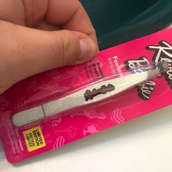 NEW REVLON X BARBIE TWEEZERS - Picture 2 of 3